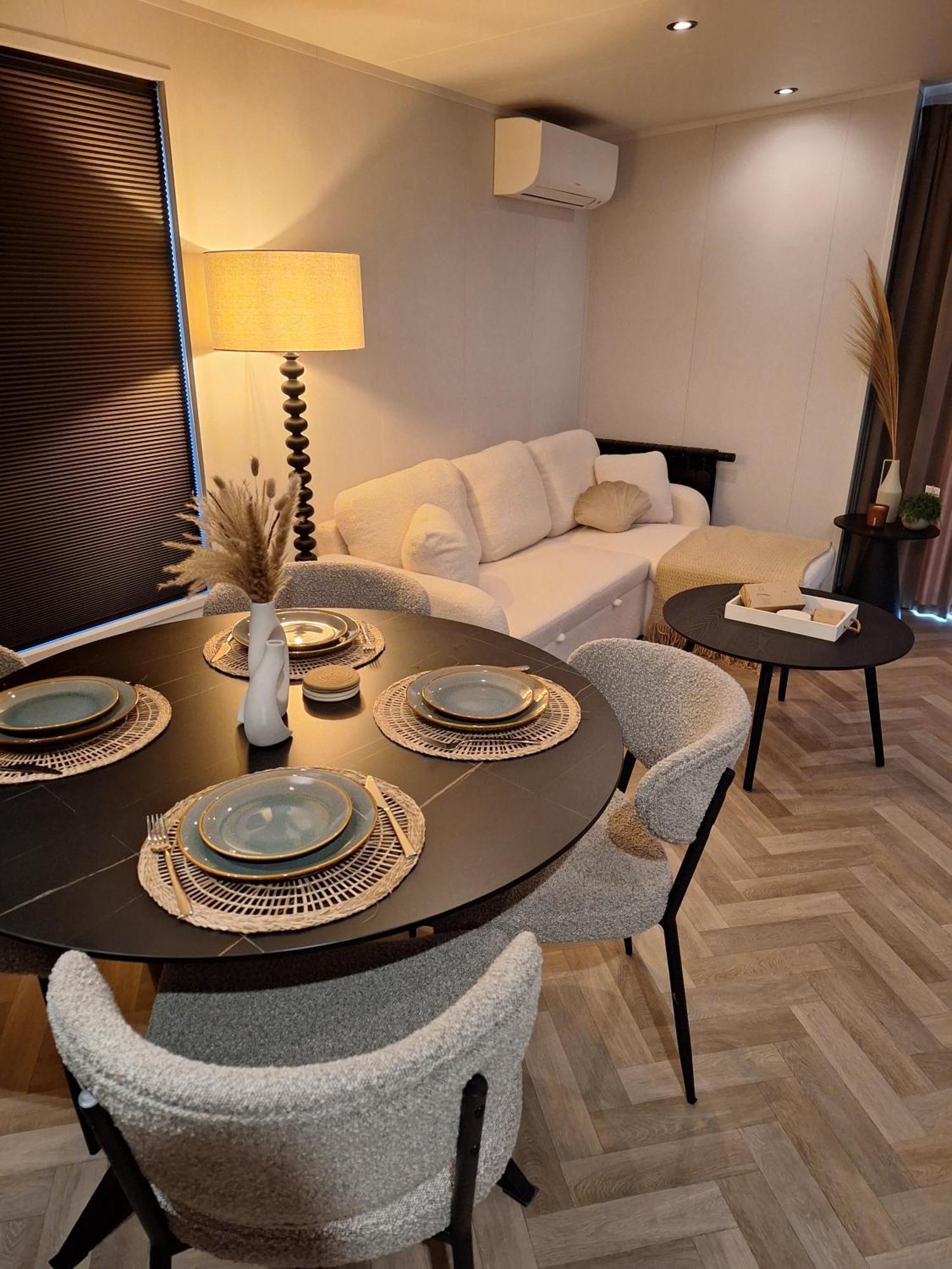 'Relax Lodge Sea' - Wellness Lodge In Zeeland - Private Sauna - Airco - Garden - Outdoor Swimming Pool - Free Wifi, Towels & Bed Linen Heinkenszand Екстер'єр фото