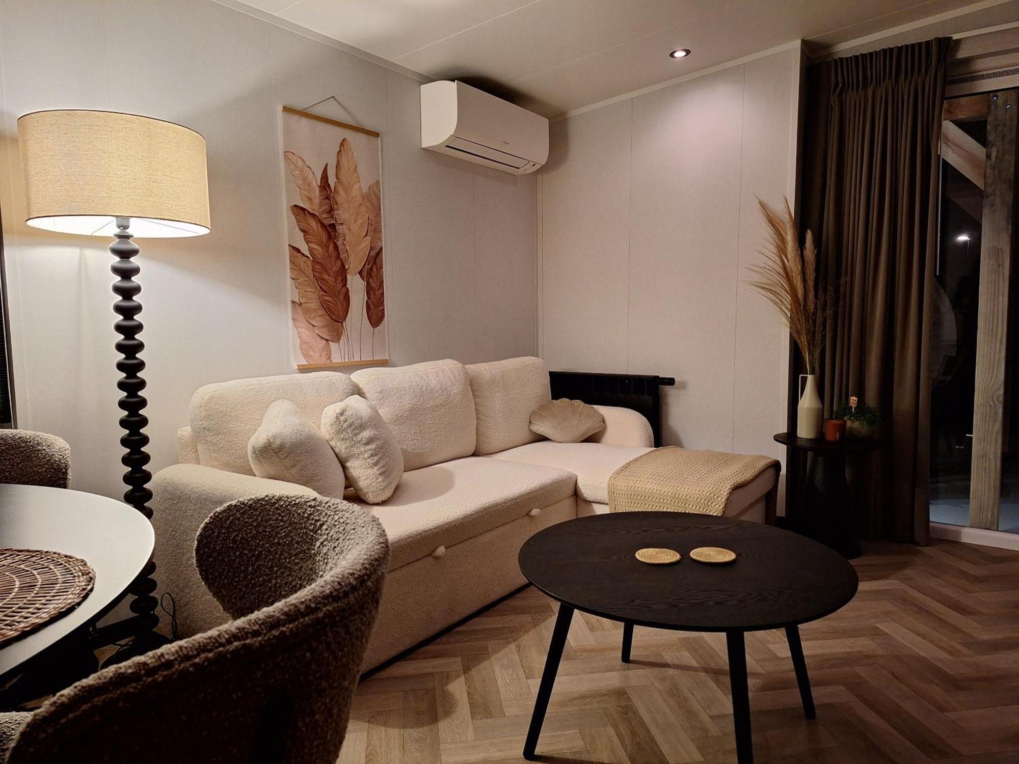 'Relax Lodge Sea' - Wellness Lodge In Zeeland - Private Sauna - Airco - Garden - Outdoor Swimming Pool - Free Wifi, Towels & Bed Linen Heinkenszand Екстер'єр фото